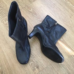 Vintage Black Leather Heeled Booties Size 6